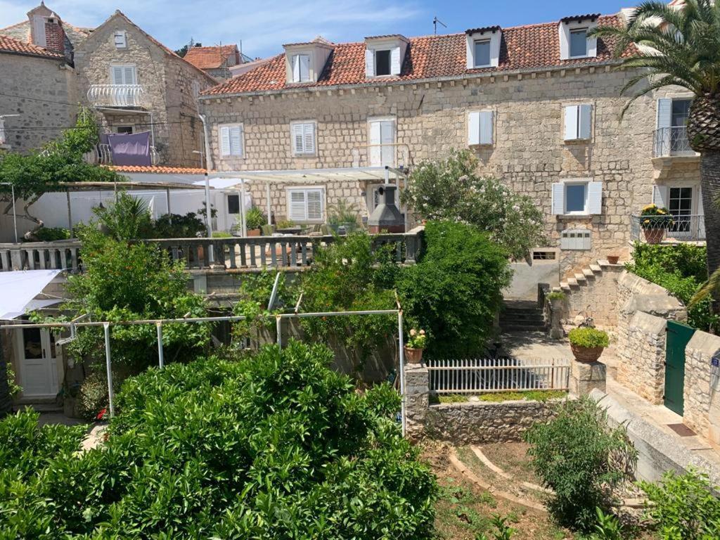 Apartmani Stones Sutivan I מראה חיצוני תמונה